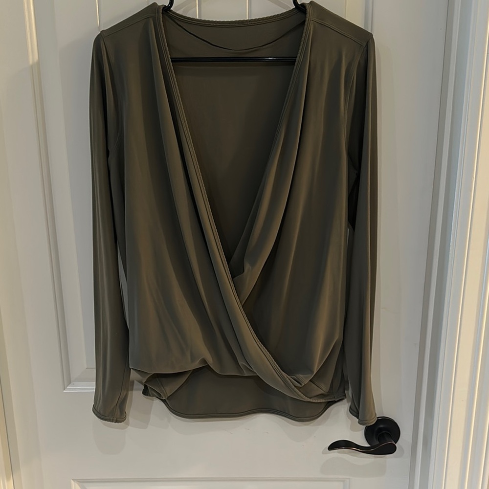 Lululemon top